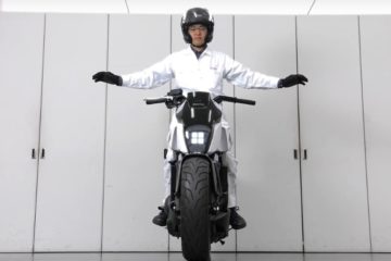 Protótipo da Honda gere a transferência de peso. (Motos) 13