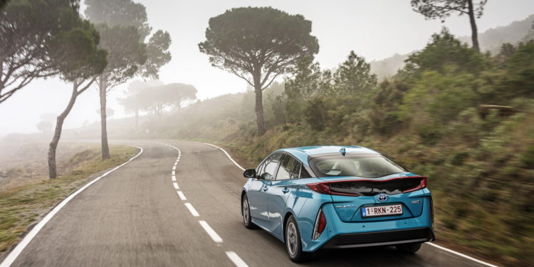 Toyota revela novo Prius Plug-in Hybrid para a Europa! 45