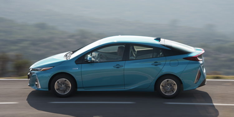 Toyota revela novo Prius Plug-in Hybrid para a Europa! 44