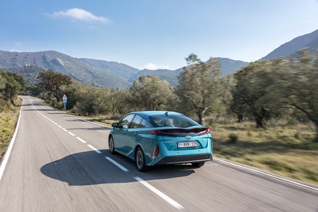 Toyota revela novo Prius Plug-in Hybrid para a Europa! 17