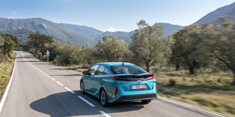 Toyota revela novo Prius Plug-in Hybrid para a Europa! 40