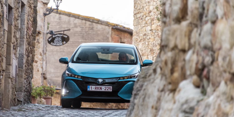 Toyota revela novo Prius Plug-in Hybrid para a Europa! 41