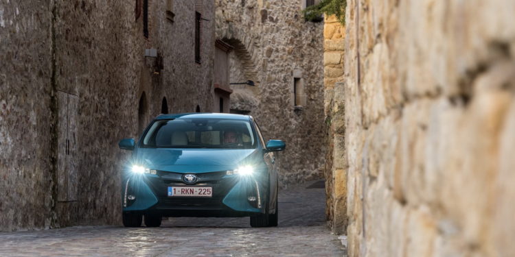 Toyota revela novo Prius Plug-in Hybrid para a Europa! 38