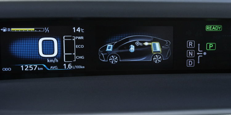 Toyota revela novo Prius Plug-in Hybrid para a Europa! 31