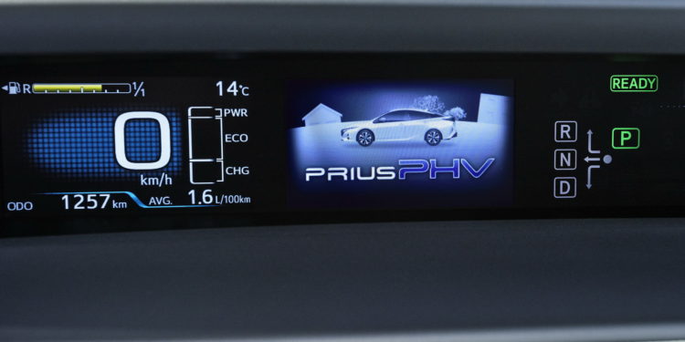 Toyota revela novo Prius Plug-in Hybrid para a Europa! 28