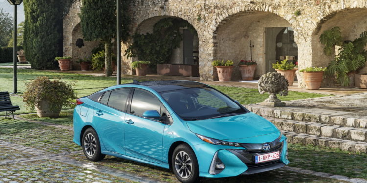 Toyota revela novo Prius Plug-in Hybrid para a Europa! 25