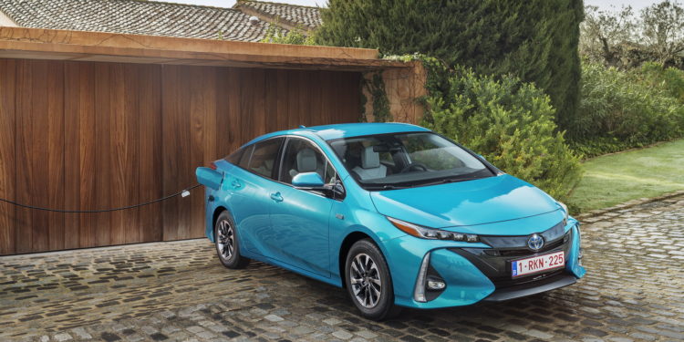 Toyota revela novo Prius Plug-in Hybrid para a Europa! 23