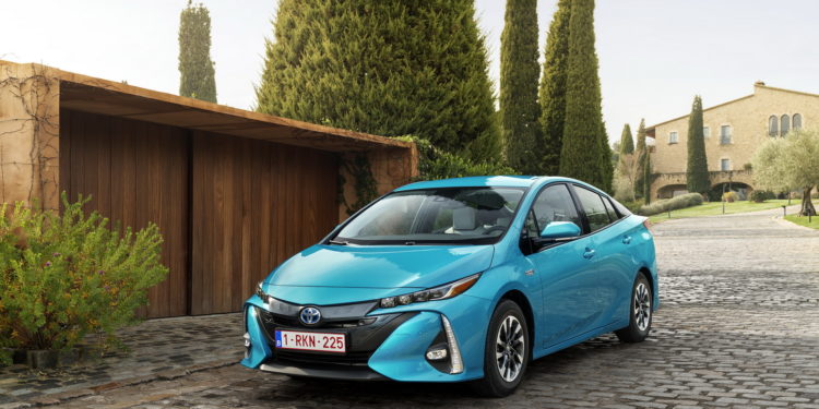 Toyota revela novo Prius Plug-in Hybrid para a Europa! 21