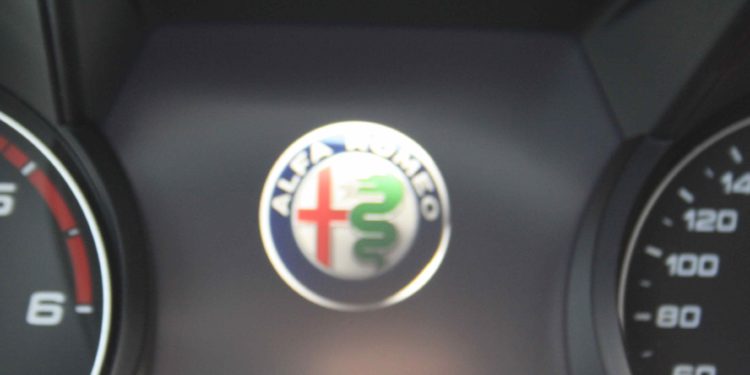 Alfa Romeo Giulia 2.2 JTDM AT8 180cv: A mecânica da emoção! 103