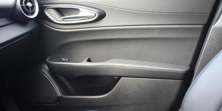 Alfa Romeo Giulia 2.2 JTDM AT8 180cv: A mecânica da emoção! 89