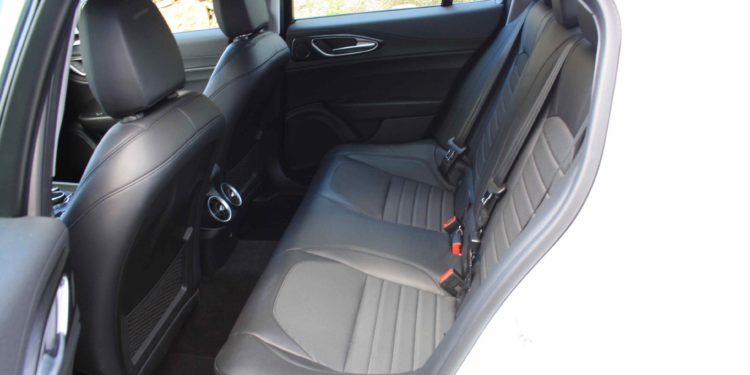 Alfa Romeo Giulia 2.2 JTDM AT8 180cv: A mecânica da emoção! 85