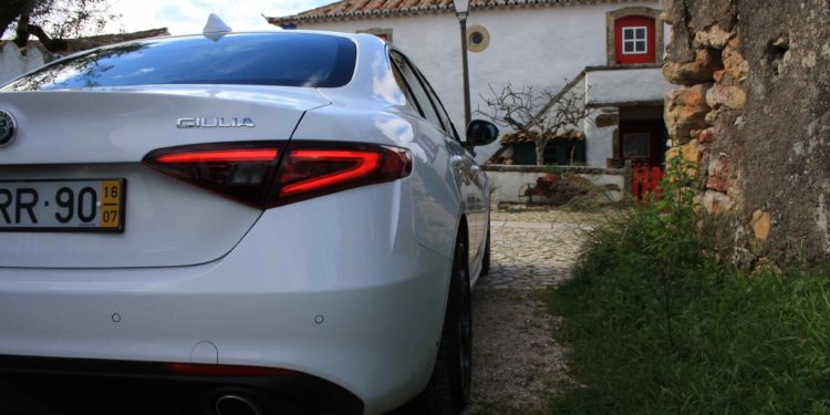 Alfa Romeo Giulia 2.2 JTDM AT8 180cv: A mecânica da emoção! 80