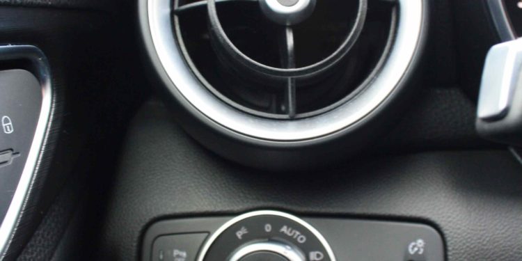 Alfa Romeo Giulia 2.2 JTDM AT8 180cv: A mecânica da emoção! 102