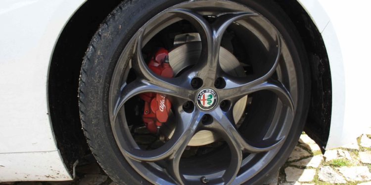 Alfa Romeo Giulia 2.2 JTDM AT8 180cv: A mecânica da emoção! 58