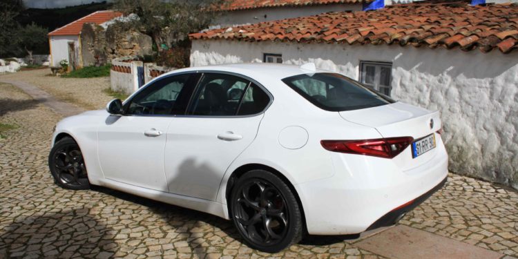 Alfa Romeo Giulia 2.2 JTDM AT8 180cv: A mecânica da emoção! 47