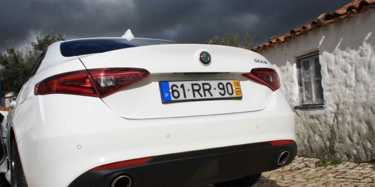 Alfa Romeo Giulia 2.2 JTDM AT8 180cv: A mecânica da emoção! 43