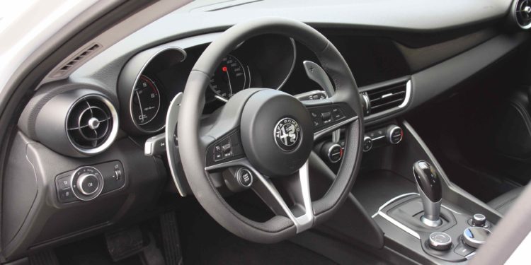 Alfa Romeo Giulia 2.2 JTDM AT8 180cv: A mecânica da emoção! 34