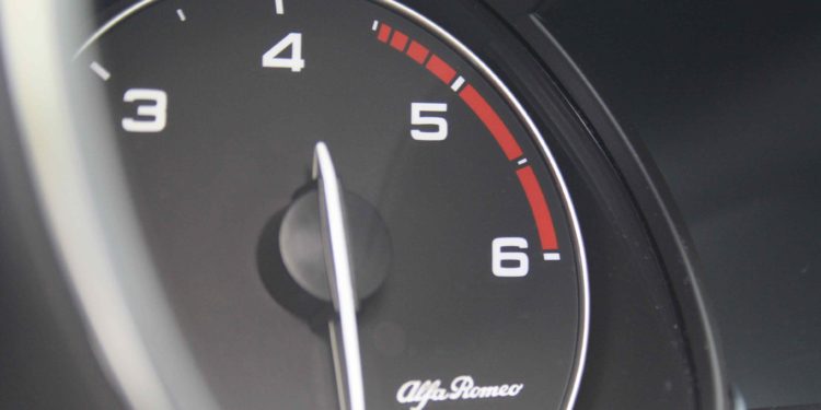 Alfa Romeo Giulia 2.2 JTDM AT8 180cv: A mecânica da emoção! 30