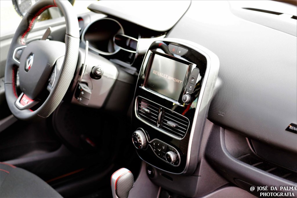 Renault Clio R.S Trophy: Testámos o utilitário mais rápido de Nurburgring! 26