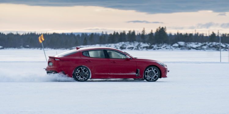 O KIA Stinger já anda no gelo! (video) 21