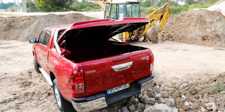 Toyota Hilux Tracker 2.4D 4x4: Quando o trabalho se junta ao lazer! 51 Toyota Hilux Tracker 2.4D 4x4: Quando o trabalho se junta ao lazer! 51