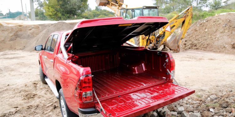Toyota Hilux Tracker 2.4D 4x4: Quando o trabalho se junta ao lazer! 48 Toyota Hilux Tracker 2.4D 4x4: Quando o trabalho se junta ao lazer! 48