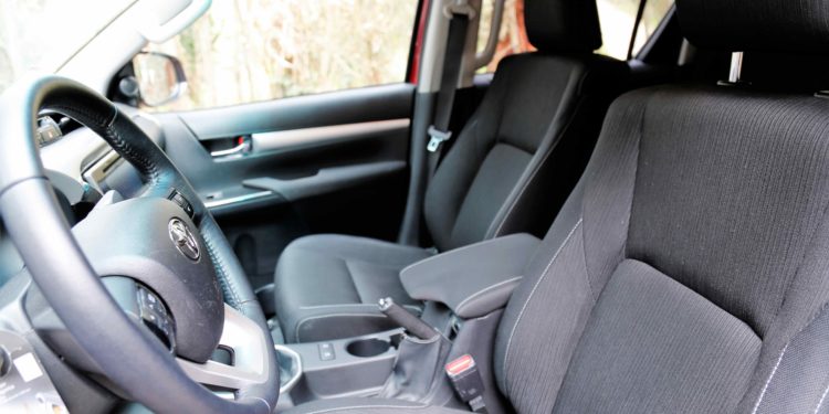 Toyota Hilux Tracker 2.4D 4x4: Quando o trabalho se junta ao lazer! 45 Toyota Hilux Tracker 2.4D 4x4: Quando o trabalho se junta ao lazer! 45