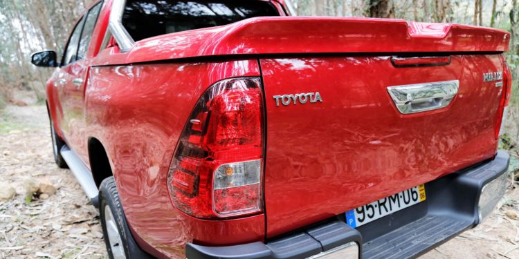 Toyota Hilux Tracker 2.4D 4x4: Quando o trabalho se junta ao lazer! 38 Toyota Hilux Tracker 2.4D 4x4: Quando o trabalho se junta ao lazer! 38