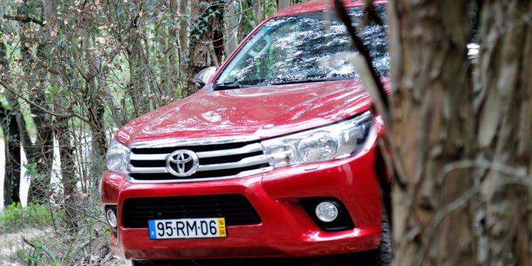 Toyota Hilux Tracker 2.4D 4x4: Quando o trabalho se junta ao lazer! 31 Toyota Hilux Tracker 2.4D 4x4: Quando o trabalho se junta ao lazer! 31