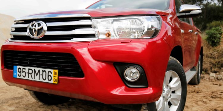 Toyota Hilux Tracker 2.4D 4x4: Quando o trabalho se junta ao lazer! 60 Toyota Hilux Tracker 2.4D 4x4: Quando o trabalho se junta ao lazer! 60