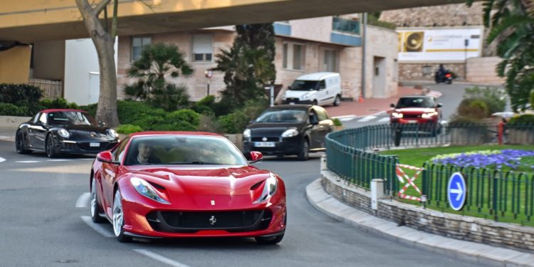 O primeiro Ferrari 812 Superfast chega ao Mónaco! (vídeo) 16