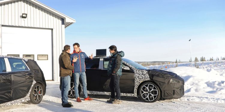 Thierry Neuville conduz novo Hyundai i30 N no gelo! 16