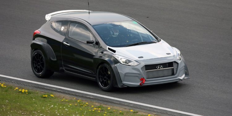 Thierry Neuville conduz novo Hyundai i30 N no gelo! 13