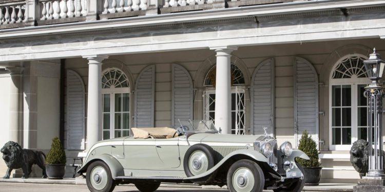 Estes automóveis foram encontrados num Castelo na Suiça! 22