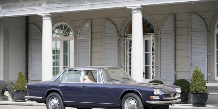 Estes automóveis foram encontrados num Castelo na Suiça! 24