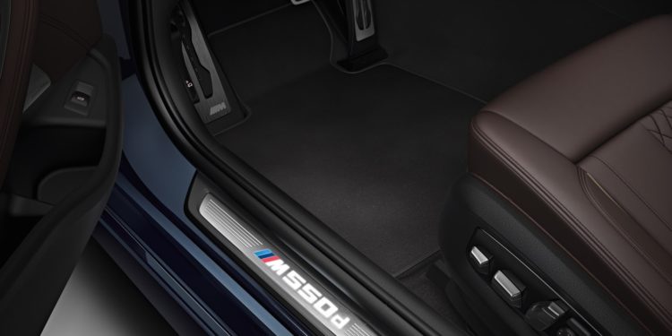 BMW 550d xDrive 2018: 4 Turbos e 400cv num diesel! 22
