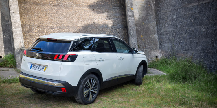 Peugeot 3008 1.6 BlueHDi Allure: Estivemos ao volante do carro do ano! 32