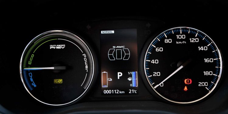 Mitsubishi Outlander PHEV: Polivalência ecológica! 50