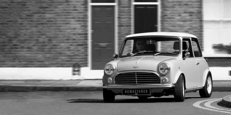 A David Brown Automotive altera Mini´s Antigos! 34