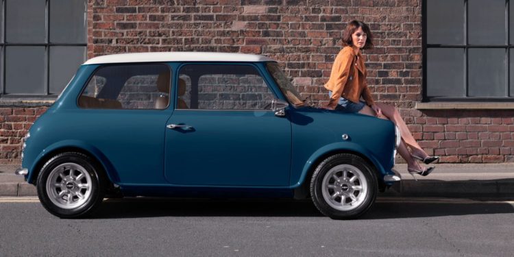 A David Brown Automotive altera Mini´s Antigos! 31