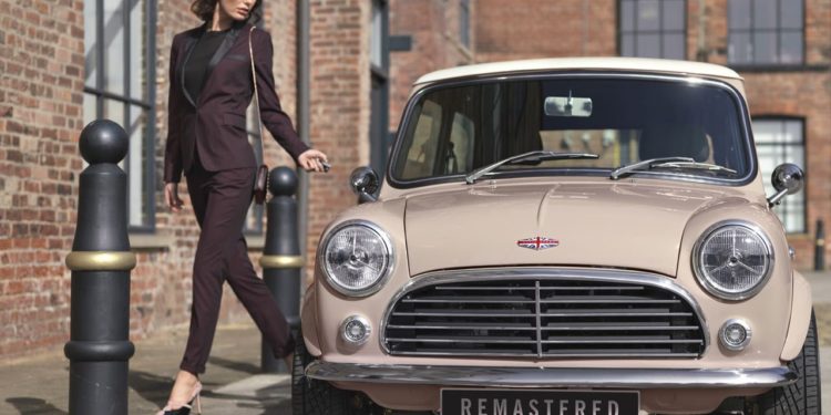 A David Brown Automotive altera Mini´s Antigos! 28