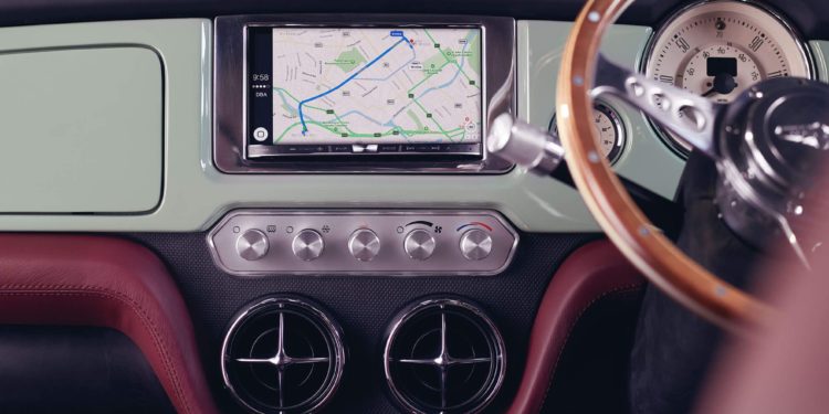 A David Brown Automotive altera Mini´s Antigos! 24