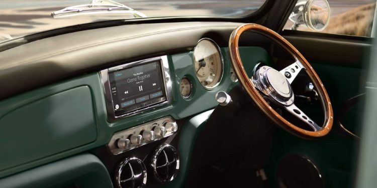 A David Brown Automotive altera Mini´s Antigos! 27