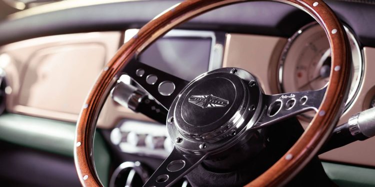 A David Brown Automotive altera Mini´s Antigos! 23