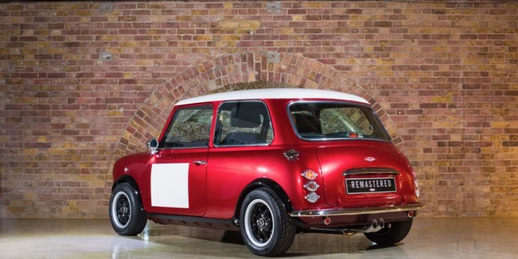 A David Brown Automotive altera Mini´s Antigos! 20