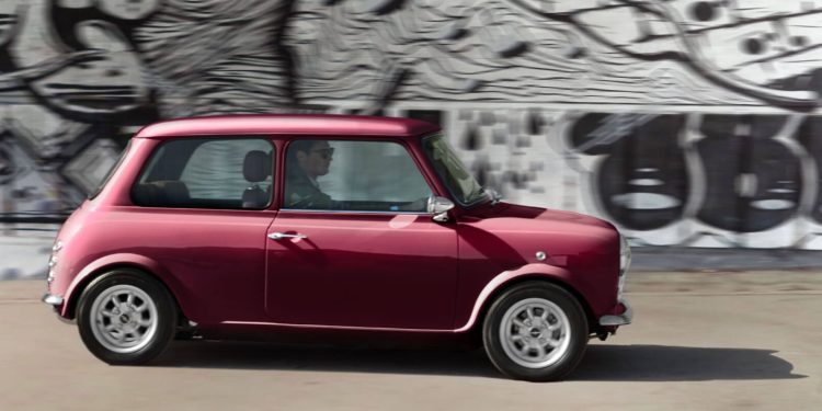 A David Brown Automotive altera Mini´s Antigos! 21