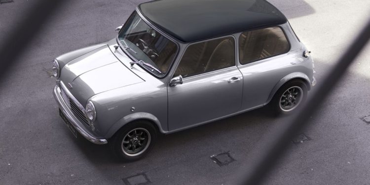 A David Brown Automotive altera Mini´s Antigos! 19