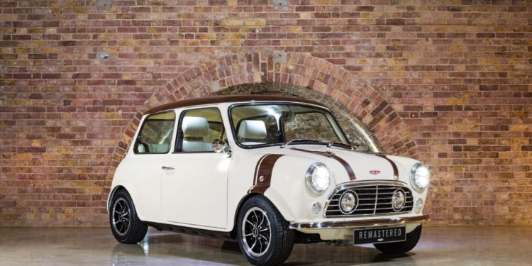 A David Brown Automotive altera Mini´s Antigos! 17