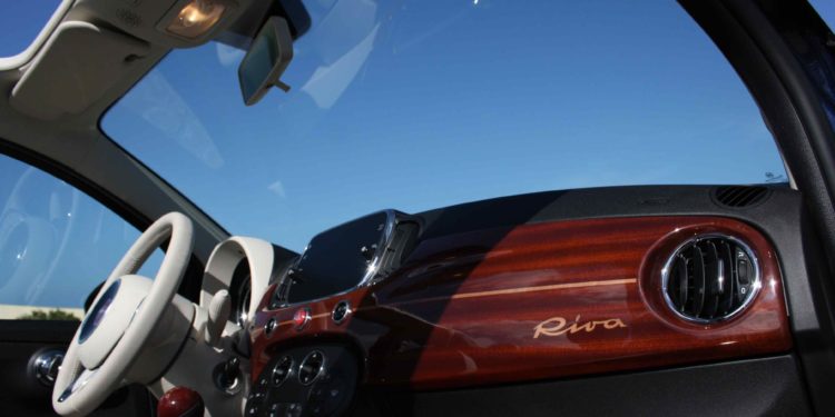 FIAT 500C 1.3 Multijet Riva: Exclusividade dos mares para a cidade! 53