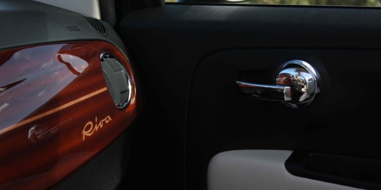 FIAT 500C 1.3 Multijet Riva: Exclusividade dos mares para a cidade! 42